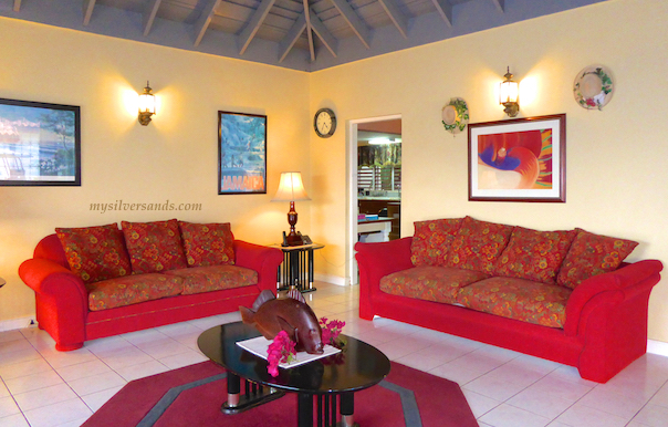 pineapple villa west living room suite