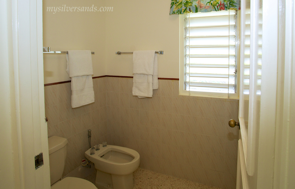 bathroom en suite of honeycomb villa silver sands jamaica villas