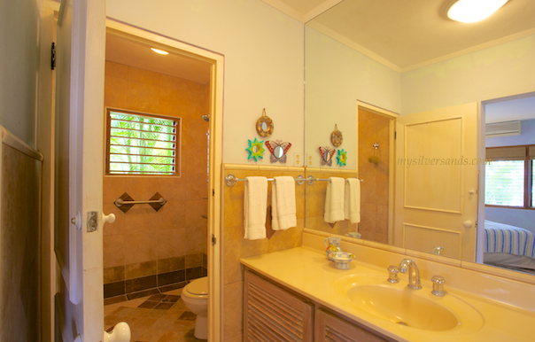 bathroom 2 en suite with shower at rock hill villa