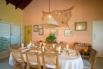 dining table at ebb tide cottage