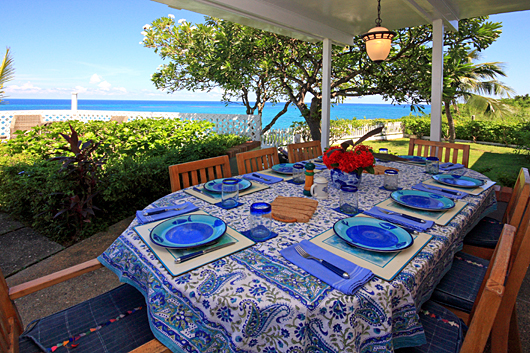 outdoor dining on the patio