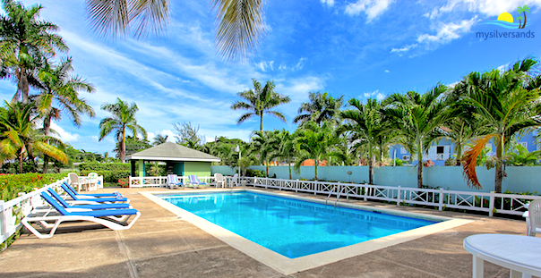 condo rios pool