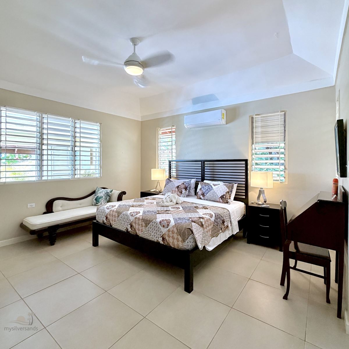bedroom 4 with king bed