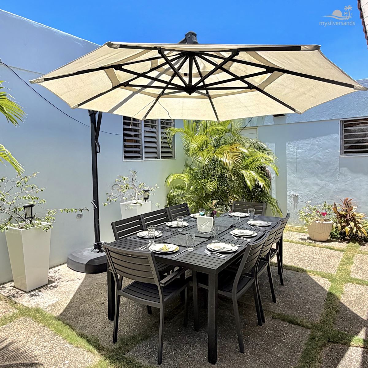 courtyard dining