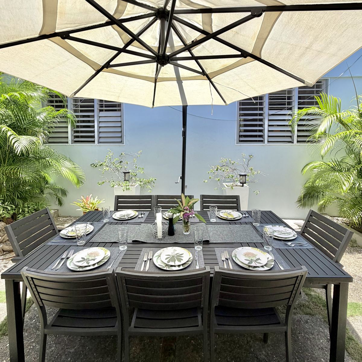 courtyard dining