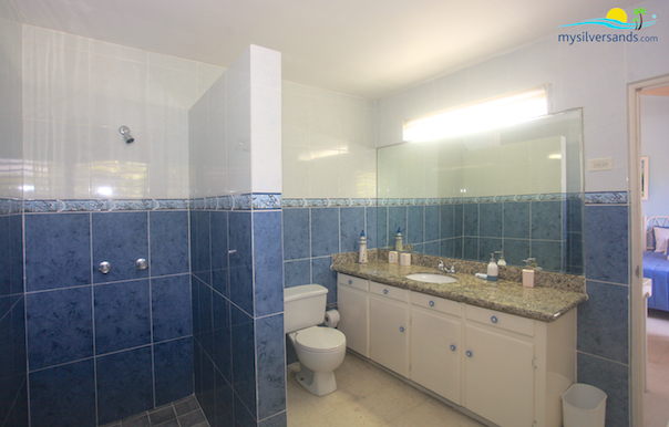 bathroom 2 en suite