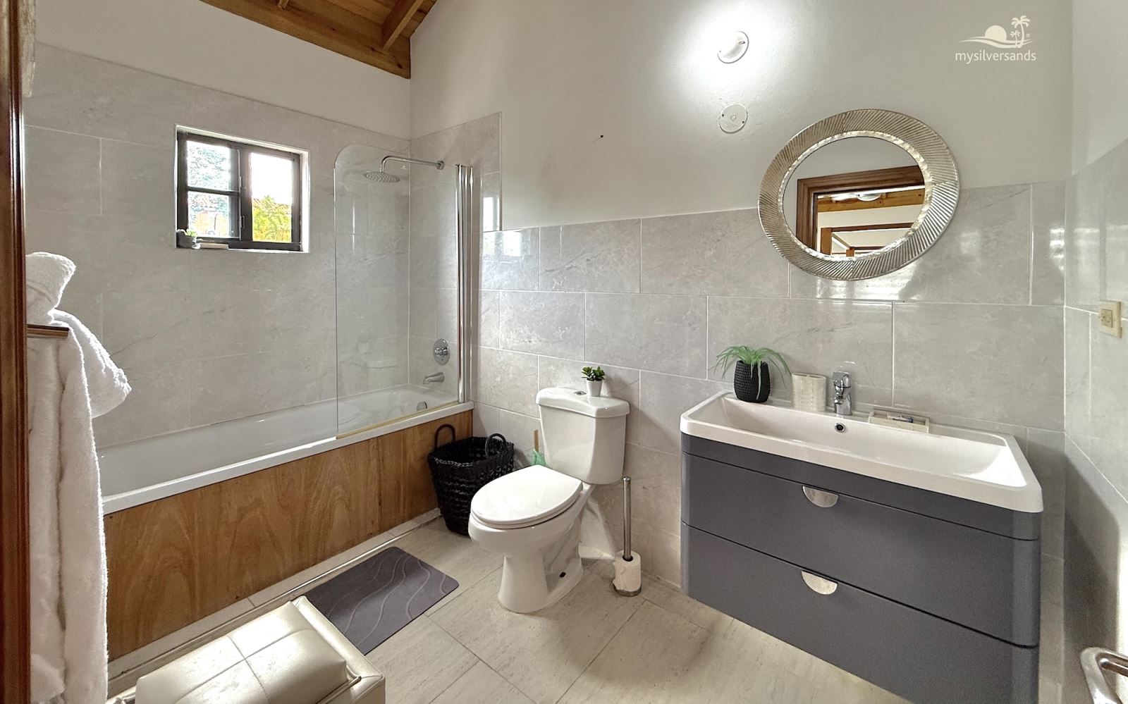 bathroom 4