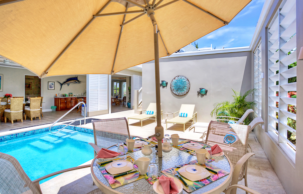 poolside table and chairs