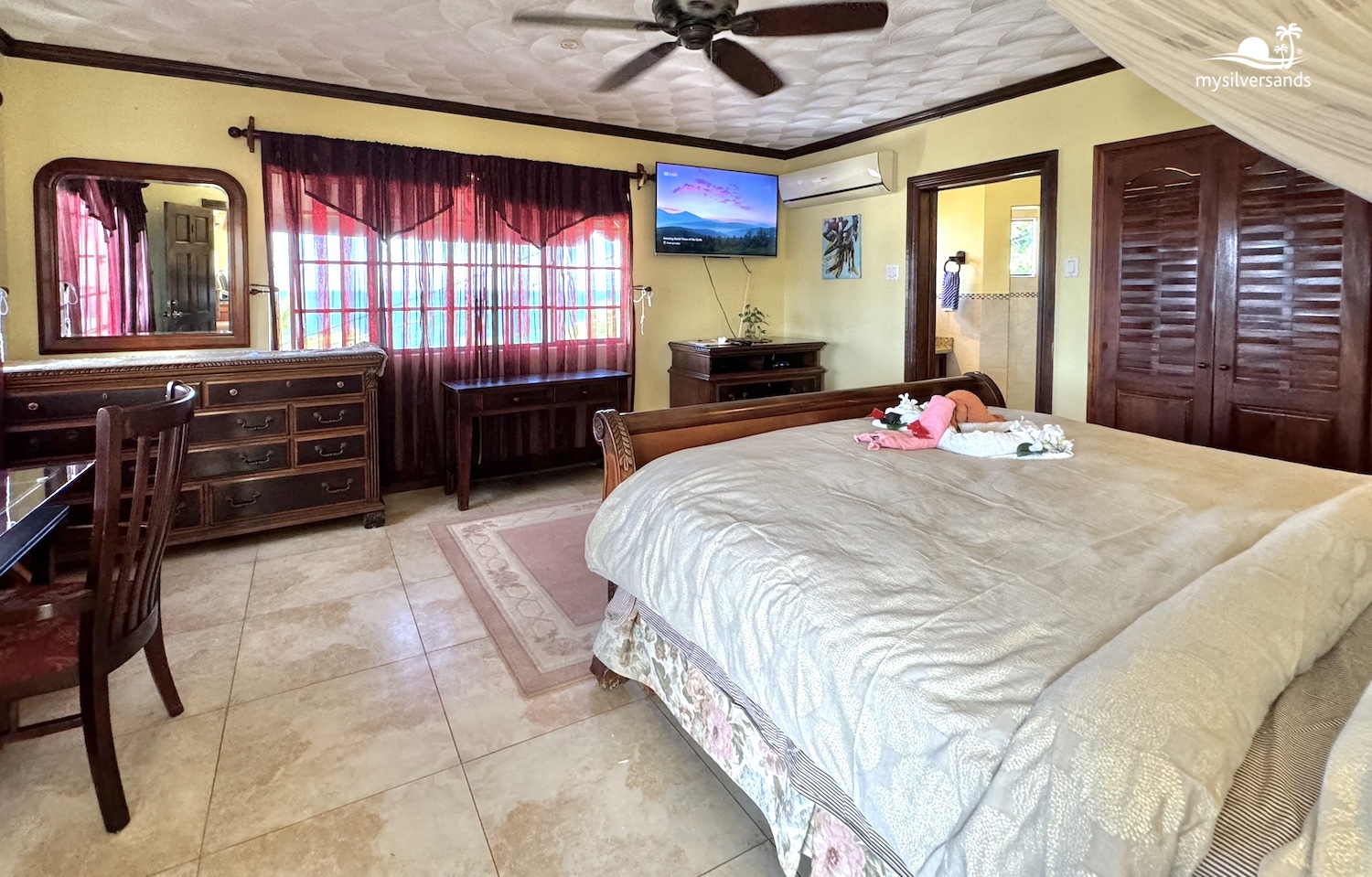 bedroom 1 with sea view