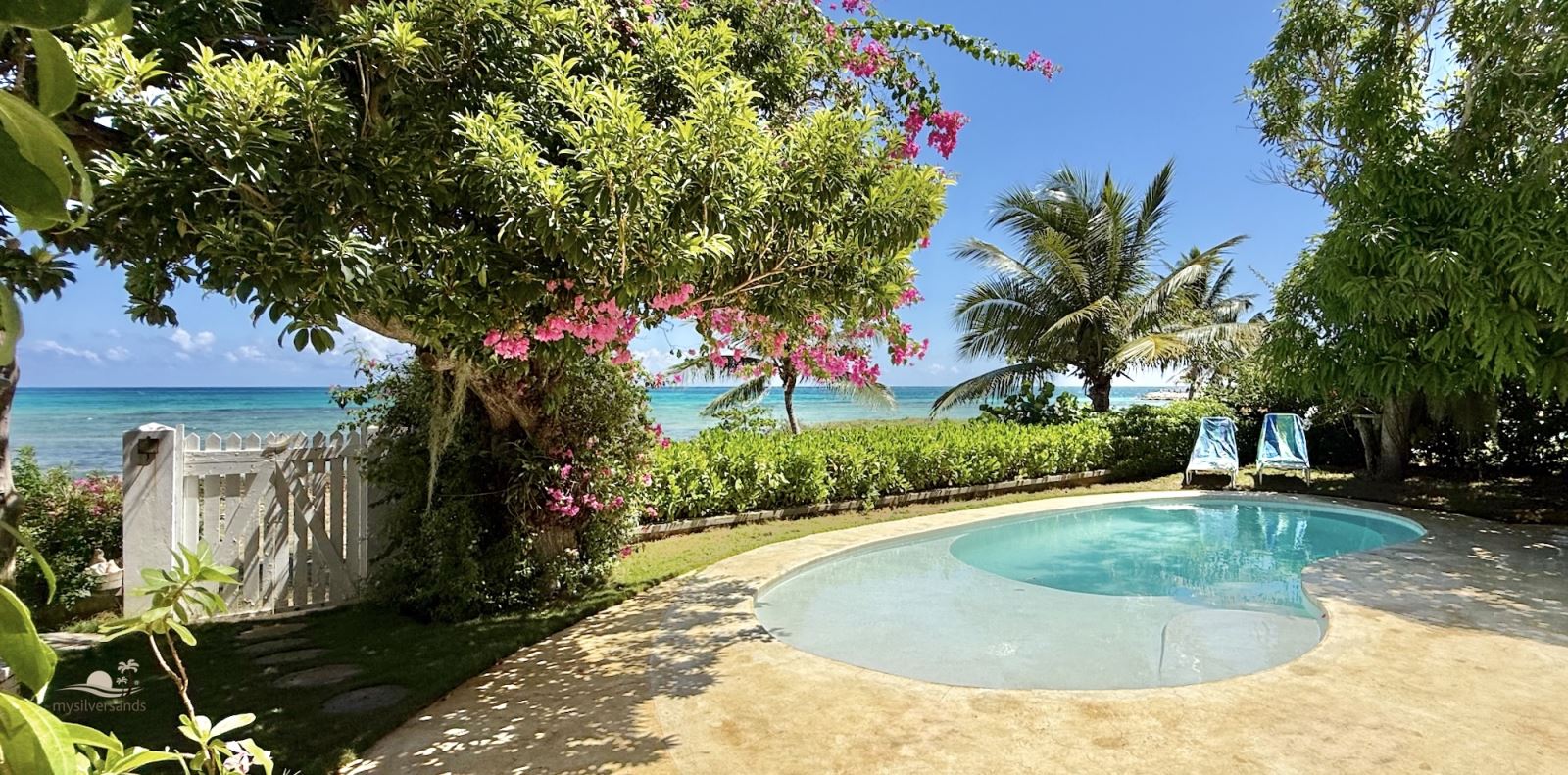 pool and sea view