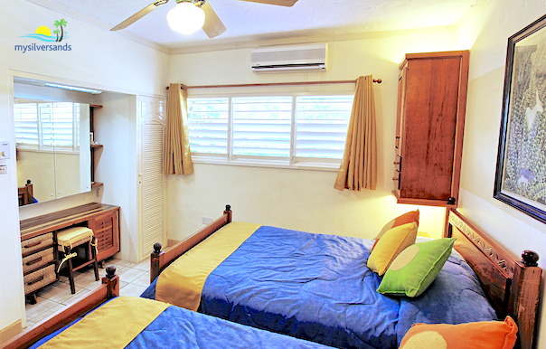 bedroom 4 with dressing table in alcove