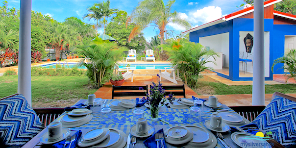 dining with view of the pool