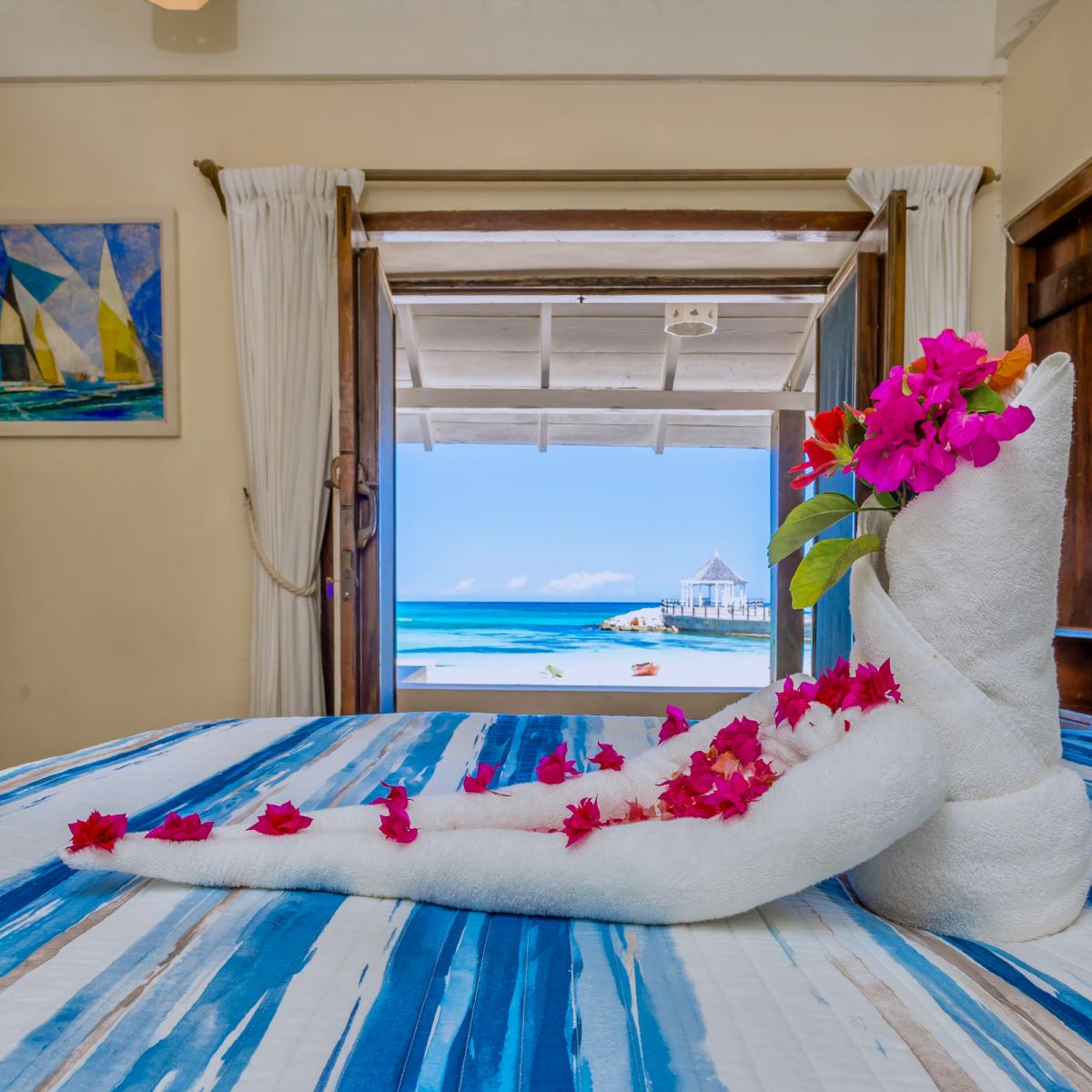 bedroom 3 with sea view to gazebo