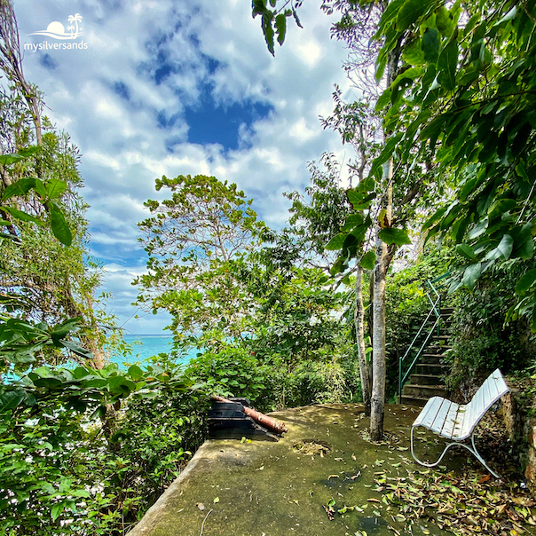 lookout point on the footpath from the villa to the sea