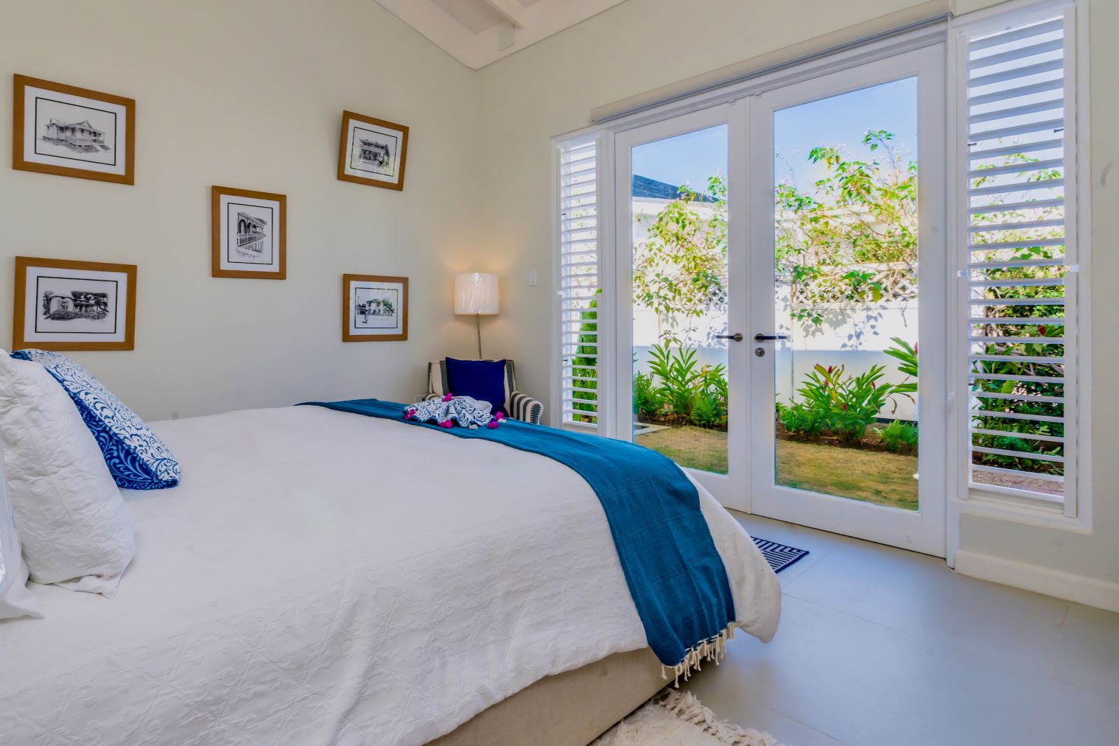 bedroom 3 to garden