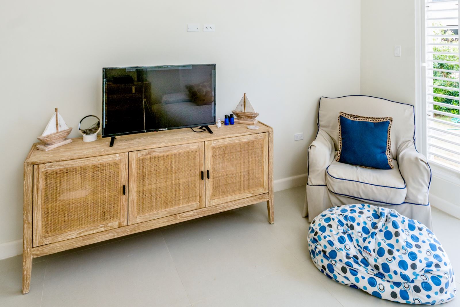 bedroom 4 with tv