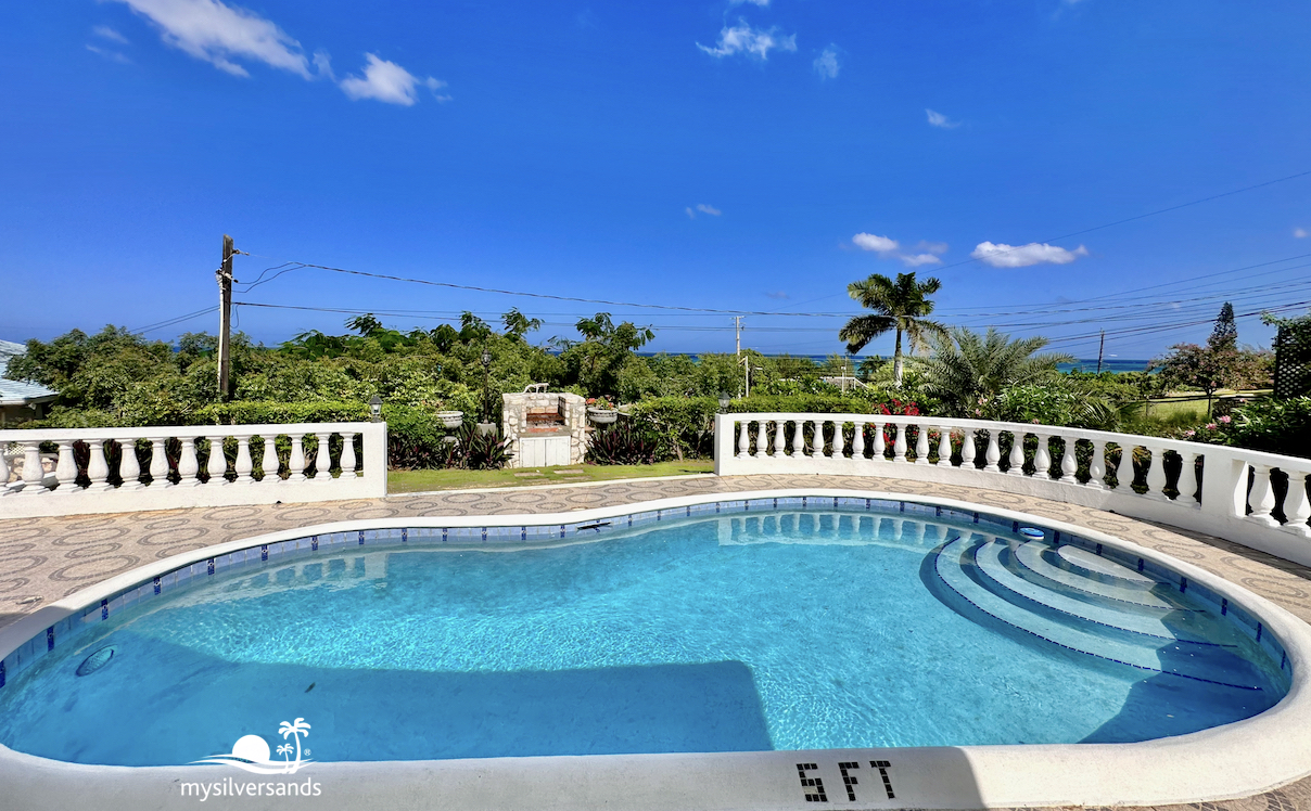 private pool with bbq and sea view