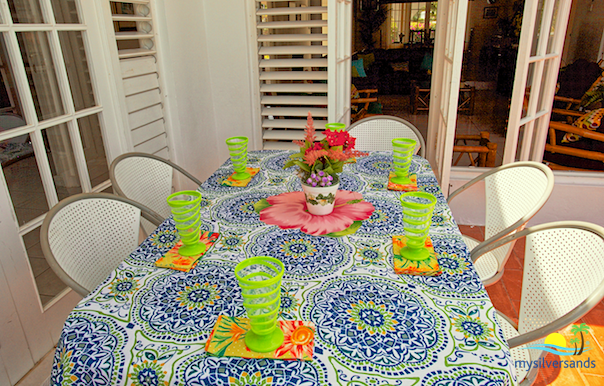 poolside dining