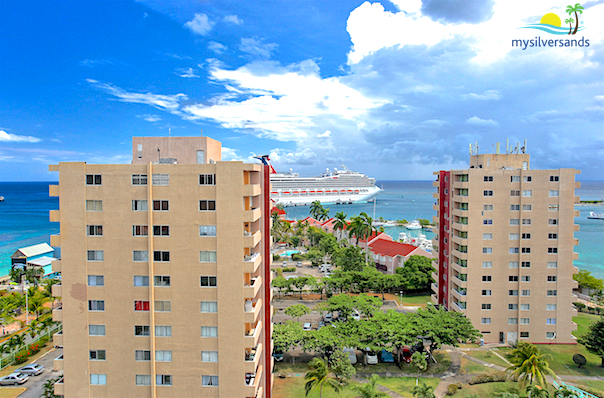 2 towers and sea view