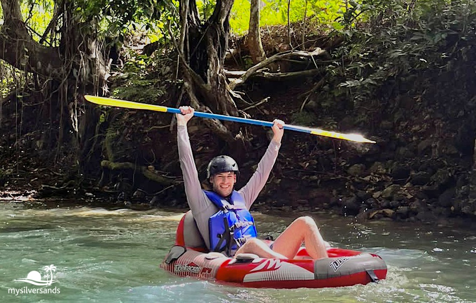 kayaking on the rio bueno with river rapids
