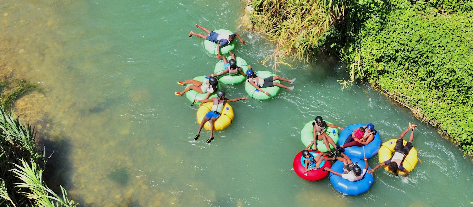 river rapids tubing, kayaking, and rafting on the Rio Bueno