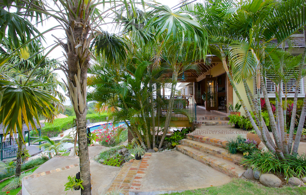 entrance pathway to rock hill villa jamaica